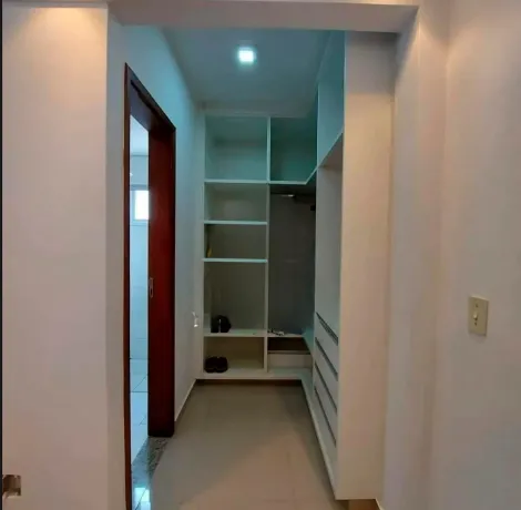 Apartamento com ótimo acabamento - 2 quartos (uma suíte).